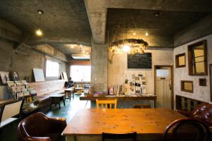 Area soggiorno di Nui. HOSTEL & BAR LOUNGE