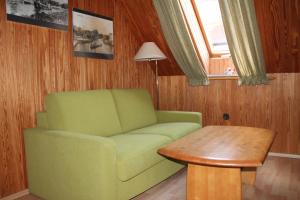 Ein Sitzbereich in der Unterkunft Ferienwohnungen im Gästehaus Sieberns
