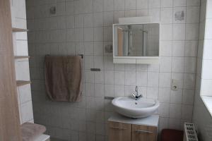 Ein Badezimmer in der Unterkunft Ferienwohnungen im Gästehaus Sieberns