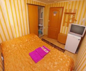 Ένα ή περισσότερα κρεβάτια σε δωμάτιο στο HOTEL ЗiРКА