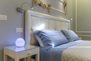 A bed or beds in a room at Cervia Marina Suite