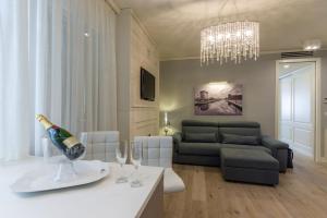 A seating area at Cervia Marina Suite