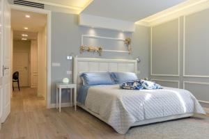 A bed or beds in a room at Cervia Marina Suite