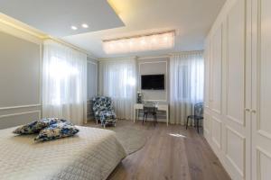 A television and/or entertainment centre at Cervia Marina Suite