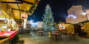 A restaurant or other place to eat at Cervia Marina Suite