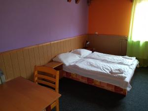 Postel nebo postele na pokoji v ubytování Penzion Šatovské lípy