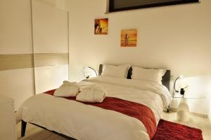Кровать или кровати в номере Dominus Residence