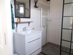 Koupelna v ubytování Middenpaed + 37 fotografií