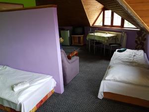 Postel nebo postele na pokoji v ubytování Penzion Šatovské lípy