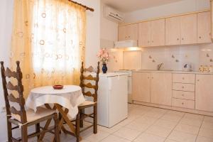 Ett kök eller pentry på Astrofegia Rooms and Apartments