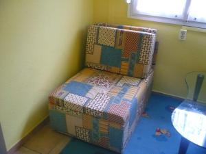 A bed or beds in a room at Jómadarak Nyaralója