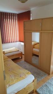 Posteľ alebo postele v izbe v ubytovaní Gina apartman Siófok + 7 fotografií