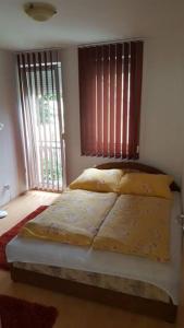 Posteľ alebo postele v izbe v ubytovaní Gina apartman Siófok