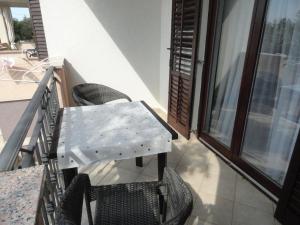 Balkón nebo terasa v ubytování Tona
