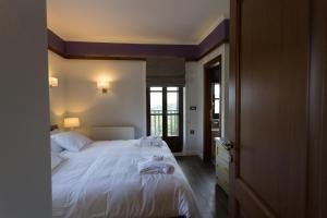 A bed or beds in a room at Abi Luxury Villas