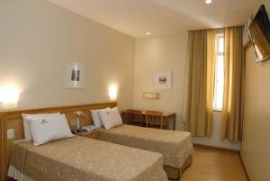 TV a/nebo společenská místnost v ubytování Hotel Regina Rio de Janeiro