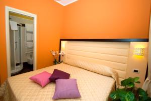 Postel nebo postele na pokoji v ubytování Hotel Rosignano