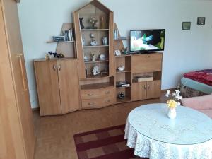 a living room with a tv and a table at Ferienwohnung Werner in Ostseebad Koserow