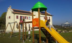 Zona de joacă pentru copii de la Malga Zebari