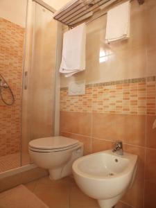 Koupelna v ubytování Hotel Luana