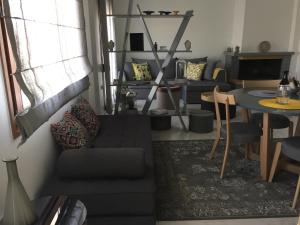 A seating area at Leoforos 28is Oktovriou