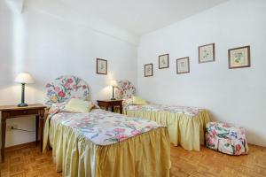 Posteľ alebo postele v izbe v ubytovaní Rustici Apartment With Terrace