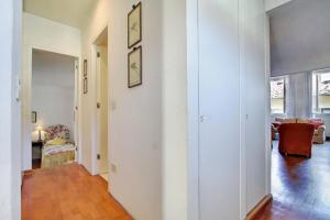 Posteľ alebo postele v izbe v ubytovaní Rustici Apartment With Terrace