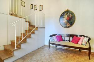 Posedenie v ubytovaní Rustici Apartment With Terrace