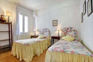 Posteľ alebo postele v izbe v ubytovaní Rustici Apartment With Terrace