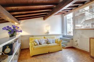 Posedenie v ubytovaní Rustici Apartment With Terrace