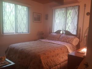 Cama o camas de una habitación en Cozy Chalet Free Wi-Fi, and Grill