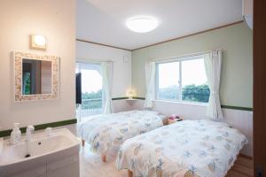 Postel nebo postele na pokoji v ubytování Yakushima Pension Luana House