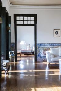 a living room with a white couch and a table at Palacio Ramalhete in Lisbon