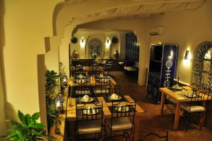 Restaurant o un lloc per menjar a Hotel Al Alba Hammam & Restaurant