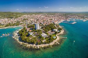 an island in the middle of the ocean at Apartmani Španja in Vodice