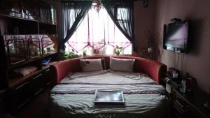 Katil atau katil-katil dalam bilik di Apartment on Raisy Okipnoi 5