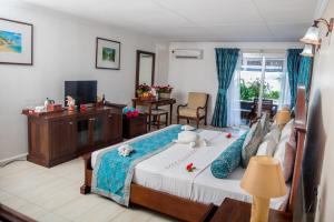 Postel nebo postele na pokoji v ubytování La Digue Island Lodge