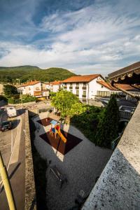 Nespecifikovaný výhled na hory nebo výhled na hory při pohledu z hotelu