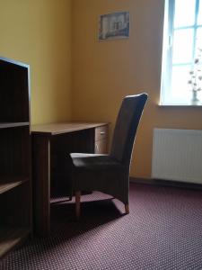 Televízia a/alebo spoločenská miestnosť v ubytovaní Hotel Polonia
