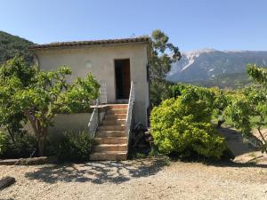 Chambre: une fenêtre sur le Ventoux