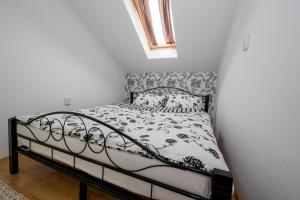 Posteľ alebo postele v izbe v ubytovaní Apartmani Godinić