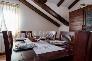 Posedenie v ubytovaní Apartmani Godinić