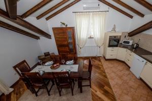 Kuchyňa alebo kuchynka v ubytovaní Apartmani Godinić