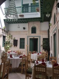 Restoran või mõni muu söögikoht majutusasutuses Dar Baya Hotel Sfax