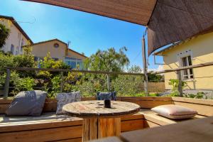 Balkón nebo terasa v ubytování B&B Villa Du Roc Fleuri