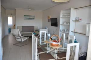TV a/nebo společenská místnost v ubytování La Mata Beach Bungalow Las Dunas