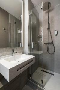 Ванна кімната в Hôtel La Villa Tosca
