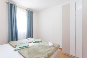 Postel nebo postele na pokoji v ubytování Apartments Dora