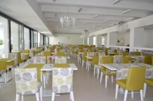 Restaurace v ubytování Hotel Favorit + 22 fotografií