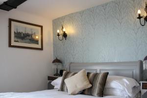 
a bedroom with a large bed and a large mirror at The Hope Anchor in Rye
